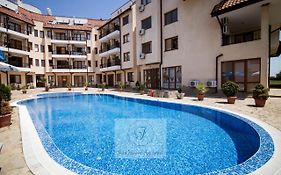 Four Seasons Apartment - Oasis Beach Resort